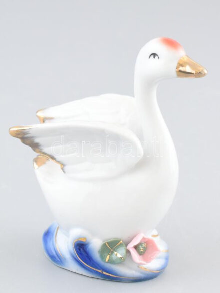 Hattyú figura, porcelán, jelzés nélkül, kopásokkal, m: 10,5 cm