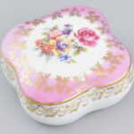 PM jelzett német bonbonier, matricás porcelán, kopásokkal, d: 6 cm