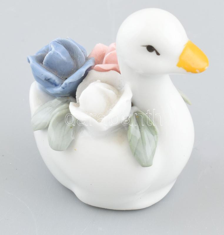 Rózsás kacsa figura, porcelán, jelzés nélkül, kopásokkal m: 6 cm