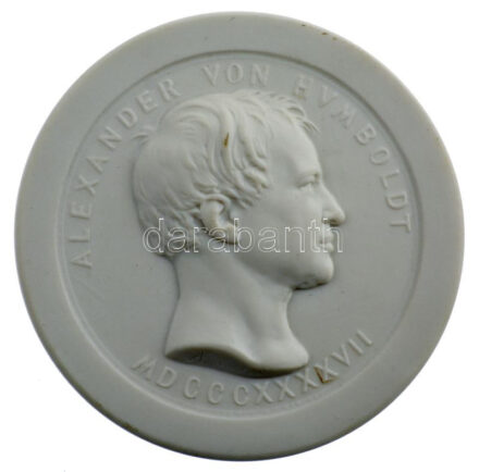 NDK DN 'Berlini múzeum - Humbodt' meisseni biszkvit porcelán emlékérem' (59mm) T:1 GDR ND 'Berlin museum - Humboldt' porcelain commemorative coin (59 mm) C:UNC