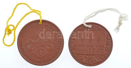 NDK DN 2 db Meisseni kerámia emlékérem 'J. F. Bottger (1682-1718)' 'Karácsonyi emlékérem' (38, 36mm) T:1 GDR ND 2 Meissen ceramic coins 'J. F. Bottger (1682-1718' 'Christmas' (38, 36mm) C:UNC