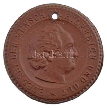 NDK 1949. 'Népszolidaritás - Goethe év' meisseni kerámia emlékérem (32mm) T:UNC GDR 1949. 'Volkssolidarität - Goethejahr ' Meissen porcelain plaque (32mm) C:UNC