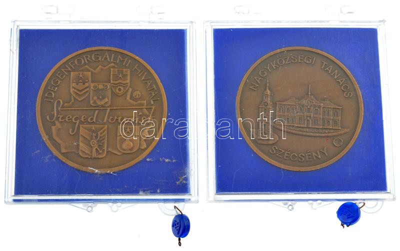 Tóth Sándor (1933-2019) DN 'Szeged Tourist / Ópusztaszer' Br emlékérem (42,5mm) T:1 + Bognár György (1944-) 1983. 'A Művelődési Központért / Nagyközségi Tanács - Szécsény' Br emlékérem (42,5mm) T 1 plombált műanyag tokban - Image 2