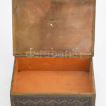 Magyar Art Deco réz doboz, fa betéttel, jelzés nélkül, egyik golyó lába hiányzik, 15x20x6cm - Image 2