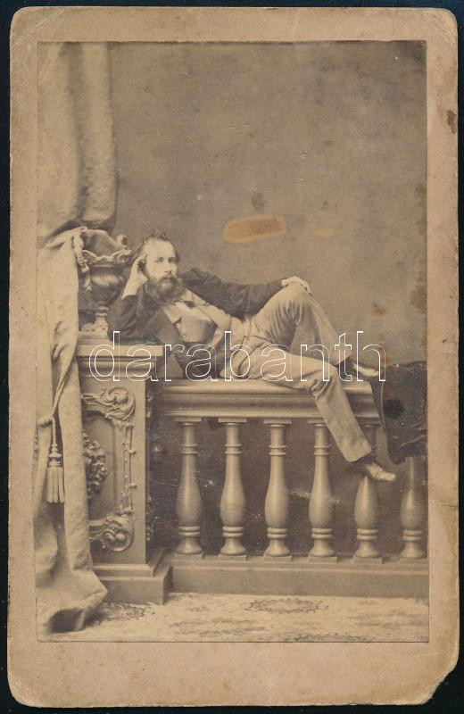 cca 1865 Ismeretlen férfi műtermi portréja, Tiedge János keményhátú fotója, foltos, 10,5×6,5 cm