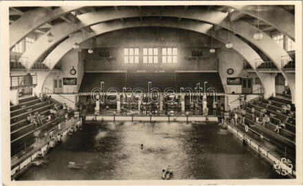 1943 Budapest XIII. Margitsziget, Nemzeti Sportuszoda, úszók, Odol szájvíz-fogpép, Huszár penge, Corvin áruház reklámja