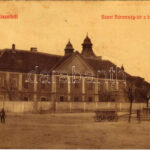 1907 Kiscell, Celldömölk; Szentháromság tér a kolostorral. W.L. 453. (fa)