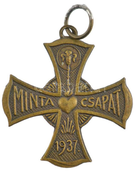 1936. 'Minta Csapat' bronz cserkész medál füllel (31x29mm) T:1-
