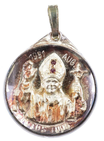 1991. 'II. János Pál pápa Magyarországon' kétoldalas Ag emlékérem füllel, előlapján 2db rubinnal díszítve, tanúsítvánnyal, eredeti díszkiadásban (0,999/~29mm) T:1- patina