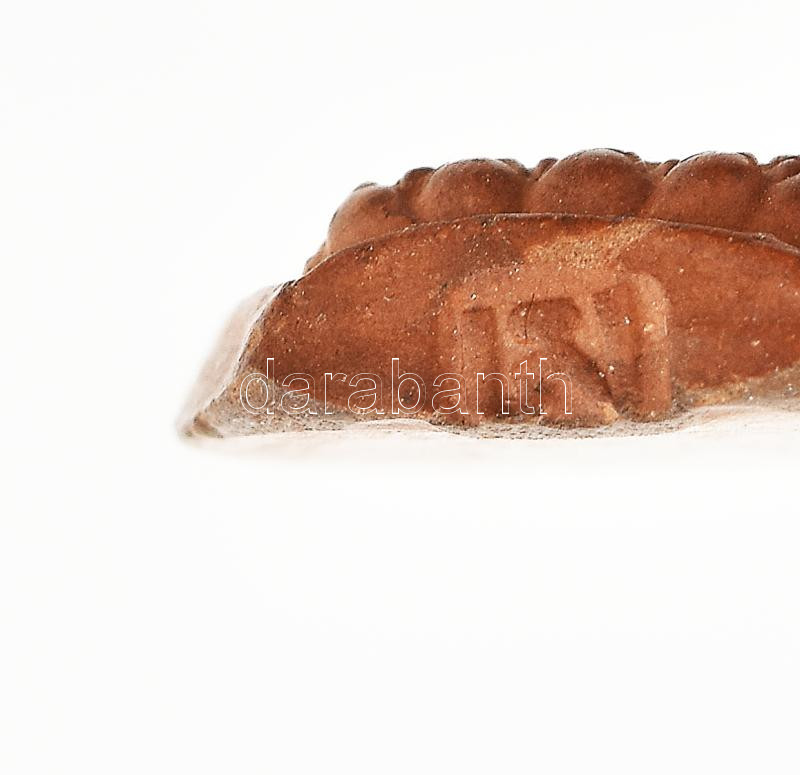 Tibeti fogadalmi mázas cserép, 'Cong-ka-pa', talpán kolostorjelzés, kapszulában, 2×2 cm - Image 2