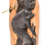 Mandinka törzsi fafaragás, figurális, kopásokkal, Afrika, Mozambik, XX. sz. közepe. m: 43,5cm