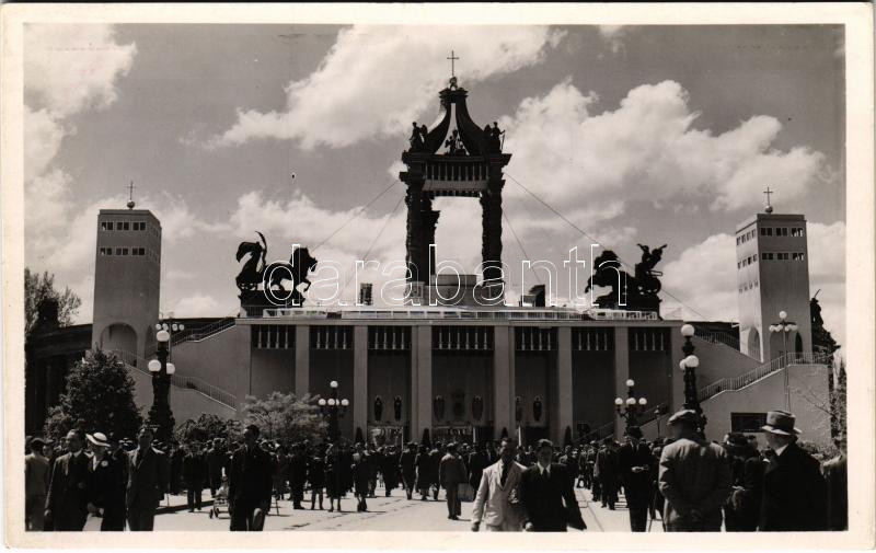 Budapest XIV. A XXXIV. Nemzetközi Eucharisztikus Kongresszus főoltára (Dr. Lechner Jenő műépítész alkotása)
