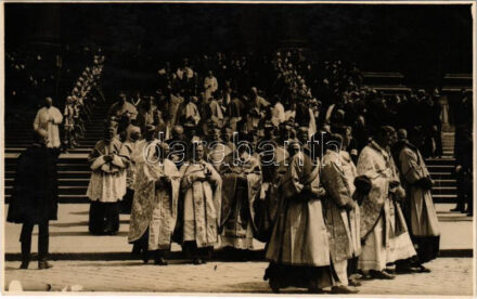 1926 Budapest, Szent István napi körmenet, papok. photo