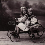 1910 Karánsebes, Caransebes; kislányok / girls. photo (kis szakadás / small tear)
