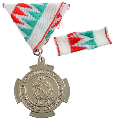 1992. 'Független Demokratikus Magyarországért' emlékérem mellszalaggal, szalagsávval, dísztokban T:1- a szalag egy helyen kissé foszlik NMK 781.