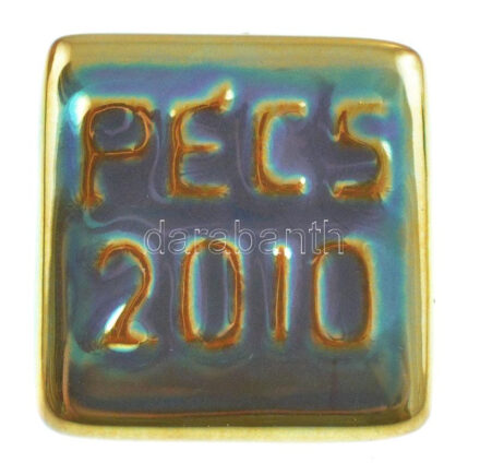 2010. 'Pécs 2010' eozin mázas porcelán kitűző tokban (22x22mm) T:1