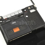 Retro Sony hordozható kazettás magnó, új állapotban, sérült bőr tokkal 18x12 cm