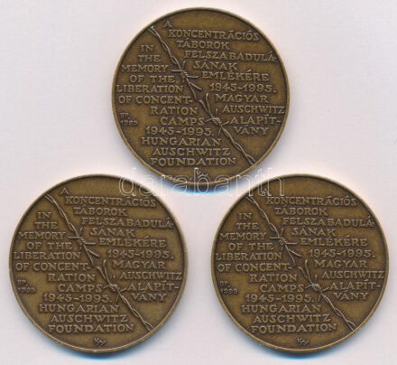 Kiss György (1943-2016) 1995. 'A koncentrációs táborok felszabadulásának emlékére' kétoldalas bronz emlékérem (3x) mindegyik kapszulában (42,5mm) T:1,1-