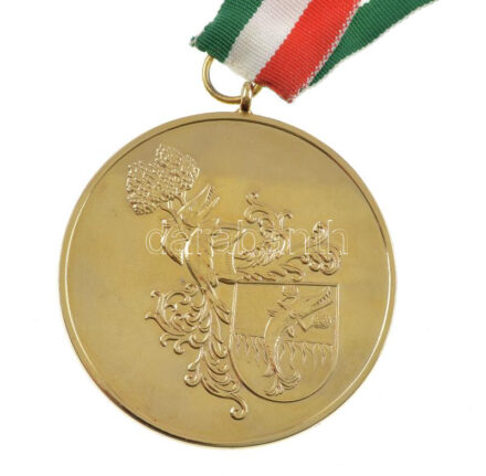 DN 'Magyar Food and Wine Lovers Society (Magyar Étel és Bor Imádó Társaság)' gravírozott fém emlékérem szalagon (63mm) T:1- karc, ujjlenyomat