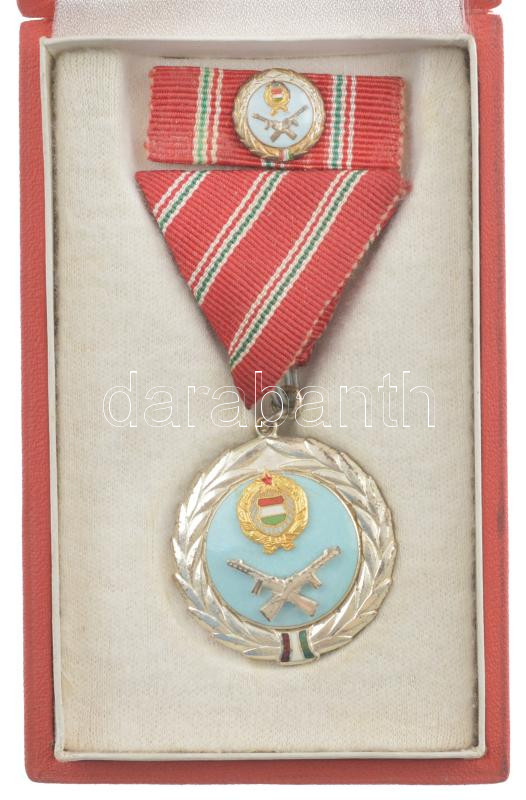 1957. 'Szolgálati Érdemérem' zománcozott kitüntetés mellszalagon, miniatűrrel szalagsávon, eredeti tokban T:1- NMK 618. - Image 2