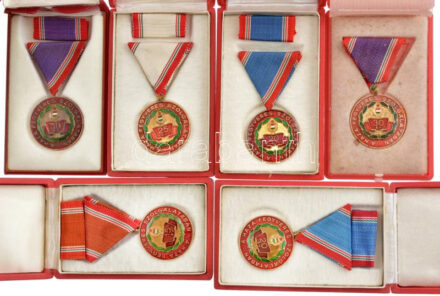 1965. 'Szolgálati Érdemérem - A Haza Fegyveres Szolgálatában 15, 20, 25, 30 év' (6x) zománcozott kitüntetések mellszalagon, egy kivétellel szalagsávokkal, tokokban (közte sérült tokok is) T:1-,2