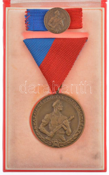 1964. 'Munkásőr Emlékérem' bronz kitüntetés mellszalagon, miniatűrrel szalagsávon, sérült tokban T:1-,2