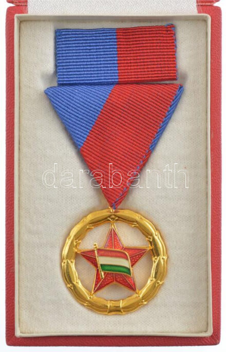1949. 'Magyar Népköztársasági Sportérdemérem arany fokozata' aranyozott, zománcozott bronz kitüntetés mellszalaggal, szalagsávon, eredeti tokokban T:1 NMK 506.