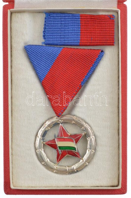 1949. 'Magyar Népköztársasági Sportérdemérem ezüst fokozata' aranyozott, zománcozott bronz kitüntetés mellszalaggal, eredeti tokokban T:1 NMK 507.