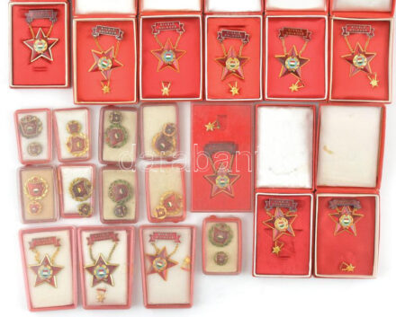 ~1970-1980. 'Kiváló Dolgozó' kitüntetés, eredeti tokban, többségében miniatűrrel (12x) + 'Szocialista Brigád' kitüntető jelvény miniatűrrel, tokban (9x) T:1-,2