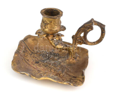 Egykezes bronz gyertyatartó, tűzi aranyozott. 15 cm
