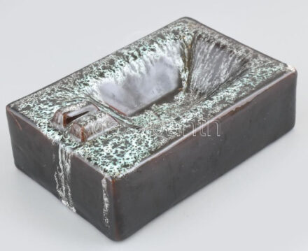 Iparművész, mázas kerámia hamutál. Jelzett, hibátlan. 10x20x7 cm