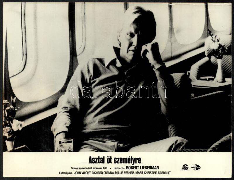 cca 1983 ,,Asztal öt személyre' című amerikai film jelenetei és szereplői, 5 db vintage produkciós filmfotó, ezüst zselatinos fotópapíron, a használatból eredő - esetleges - kisebb hibákkal, 18x24 cm - Image 3