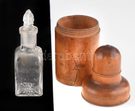 Antik angol parfümös üveg 'The Crown perfumery London' felirattal, 10 cm, fa védő tokkal 13 cm