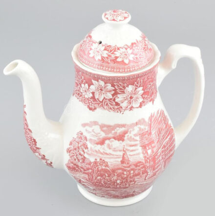 Royal Tudor Ware Staffordshire, angol fajansz teáskanna, 'Coaching Taverns 1828' máz alatti mintával. Jelzett, minimális mázrepedésekkel, m: 21,5 cm