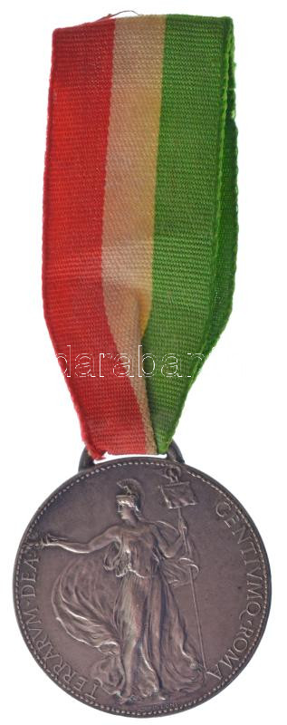 Olaszország 1912. 'III. Nemzetközi Régészeti Kongresszus Róma MCMXII / TERRARVM DEA GENTIVMQ ROMA' kétoldalas jelzetlen Ag emlékérem szalagon. Szign.:A. Apolloni (~6,8g/24mm) T:1- kis ph Italy 1912. 'III Congresso Archeologico