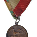 Gács Lajos (1905-1981) ~1940. '15. GY.E. KER. DOBÁS III' bronz díjérem, 'Ludvig' gyártói jelzéssel, mellszalagon (30mm) T:2 patina - Image 2