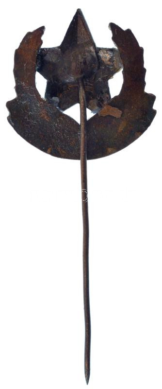 ~1950. 'A szakma kiváló kisipari szövetkezeti dolgozója' zománcozott kitüntető jelvény, Rákosi-címerrel (21x20mm) T:2 patina - Image 2