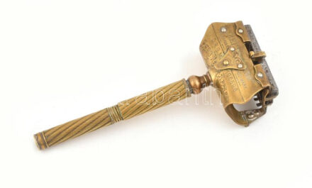 'Zero' Rasir-Apparat, régi német gyártmányú borotva, XX. sz. eleje. Réz, acél pengével. Jelzett, h: 12 cm / Vintage German razor, brass with steel blade