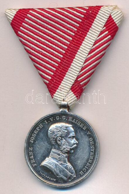 1914. 'Ferenc József II. osztályú Ezüst Vitézségi Érem' peremen jelzett Ag kitüntetés, modern mellszalagon. Szign.: Tautenhayn T:2 patina, ph. Hungary 1914. 'Silver Gallantry Medal, 2nd Class' Ag decoration with hallmark on edge, with