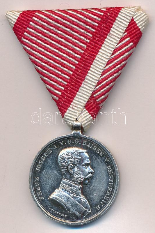 1914. 'Ferenc József II. osztályú Ezüst Vitézségi Érem' peremen jelzett Ag kitüntetés, modern mellszalagon. Szign.: Tautenhayn T:2 patina, ph. Hungary 1914. 'Silver Gallantry Medal, 2nd Class' Ag decoration with hallmark on edge, with