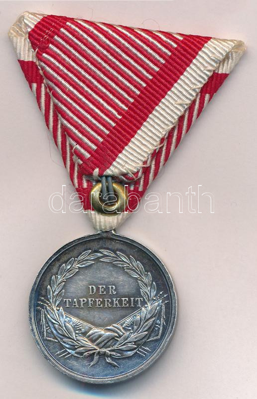 1914. 'Ferenc József II. osztályú Ezüst Vitézségi Érem' peremen jelzett Ag kitüntetés, modern mellszalagon. Szign.: Tautenhayn T:2 patina, ph. Hungary 1914. 'Silver Gallantry Medal, 2nd Class' Ag decoration with hallmark on edge, with - Image 2