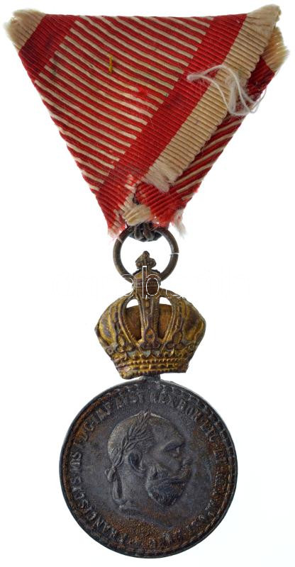 1890. 'Bronz Katonai Érdemérem a katonai érdemkereszt szalagján' aranyozott hadifém kitüntetés, eredeti viseltes mellszalaggal T:2 kopott aranyozás Hungary 1890. 'Bronze Military Merit Medal on a war ribbon (Signum Laudis)' gold plated war