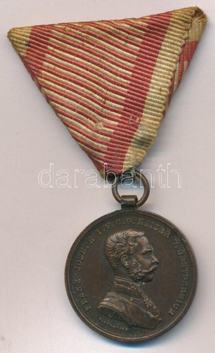 1914. 'Ferenc József Bronz Vitézségi Érem / Der Tapferkeit' bronz kitüntetés, mellszalaggal. Szign.: Tautenhayn T:1-,2 Hungary 1914. 'Bronze Gallantry Medal (Der Tapferkeit)' bronze decoration with ribbon. Sign.:Tautenhayn C:AU,XF NMK 137.