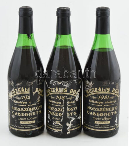 198?-1981 Hosszúhegyi Cabernet S[auvignon], 3 palack muzeális bor, hajós-bajai borvidék, szakszerűen tárolt bontatlan palack vörösbor, kopott, sérült címkékkel, kettő címkén az évszám sérült, de az 1 biztosan 1981, 0,75lx3