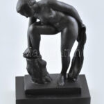 Pándi Kiss János (1905-1981): Fürdőző lány, terrakotta, jelzett, talpa restaurált, m: 22cm