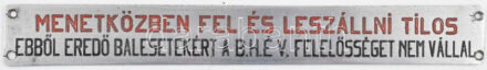 Menetközben fel és leszállni tilos, B.H.É.V. (HÉV) fém tábla, 4×30,5 cm
