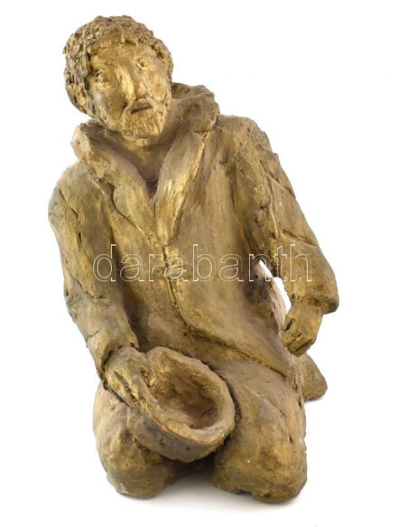 Jelzés nélkül (feltehetően olasz művész): Koldus. matt arannyal, hidegen festett, égetett agyag. Minimális lepattanásokkal, m: 47 cm. (Súlya miatt, csak személyesen lehet átvenni.)