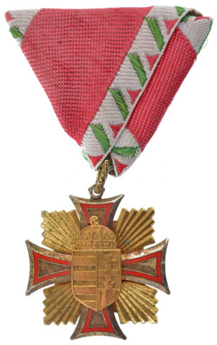 1992. 'A Legénységi Szolgálati Jel I. fokozata' aranyozott, zománcozott tombak kitüntetés mellszalagon T:2 Hungary 1992. 'Distinction for Service for the Soldiers, 1st Grade' gold plated, enamelled decoration with ribbon C:XF NMK 800