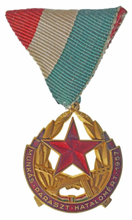 1957. 'Munkás-Paraszt Hatalomért Emlékérem' aranyozott, zománcozott bronz kitüntetés mellszalagon, eredeti tokban T:2 zománchiba NMK 700.