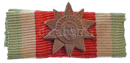 1946. A Magyar Szabadság Érdemrend bronz fokozatának miniatűrje szalagsávon, Kossuth Lajos féljobbra tekintő arcképével, 'MAGYAR SZABADSÁGÉRT' körirattal T:1-,2